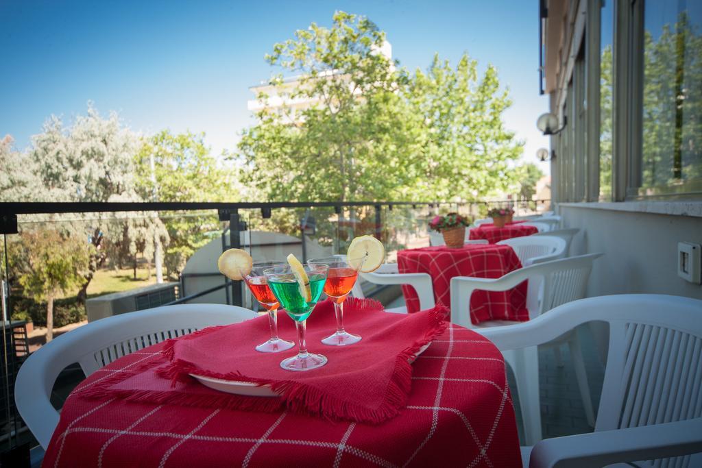 Hotel Madison Riccione Exterior photo